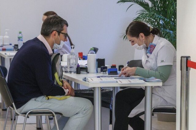 minzdrav-utverdil-perechen-protivopokazanij-k-vakcinacii-protiv-covid-19-a0e25ba
