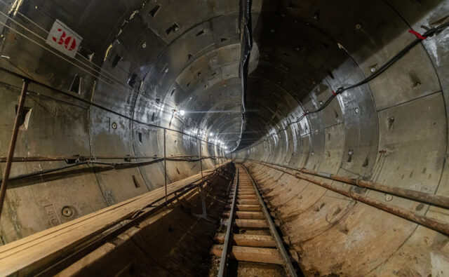 stanciju-metro-pyhtino-v-moskve-postroili-pochti-na-tret-7440073
