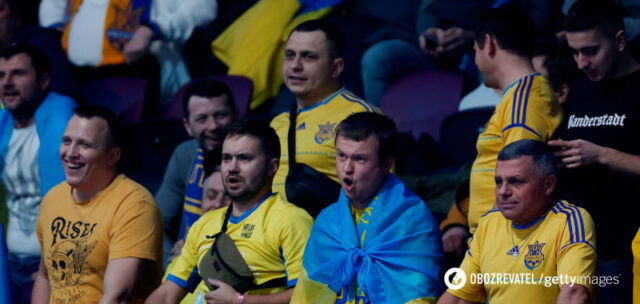 na-rostv-zaglushili-hit-ukrainskih-fanatov-o-putine-vo-vremja-polufinala-evro-2022-po-futzalu-b3c98fd