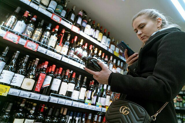 rossijskoe-vino-predlozhili-vyvesti-za-ramki-trezvyh-chasov-9a34d3d