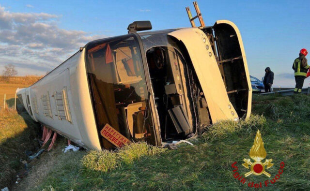 v-italii-perevernulsja-avtobus-s-ukrainskimi-bezhencami-2e10c86