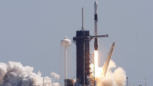 spacex-zapustila-korabl-s-chastnym-ekipazhem-k-mks-c9f2af0