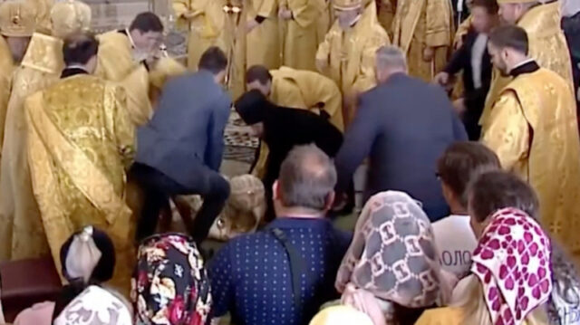patriarh-kirill-upal-vo-vremja-liturgii-v-novorossijske-31cb1a4