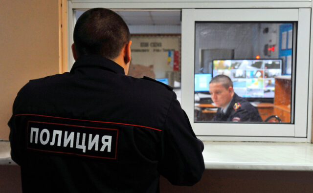 v-novosibirske-proverjat-reakciju-policii-na-zhaloby-materi-ubitoj-devushki-938724d