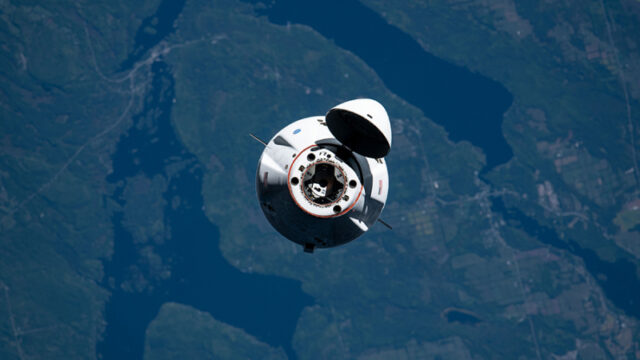 gruzovoj-korabl-cargo-dragon-privodnilsja-u-vostochnogo-poberezhja-ssha-4b9c689