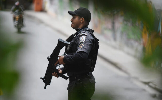 v-brazilii-zaderzhali-nemeckogo-konsula-po-podozreniju-v-ubijstve-supruga-eee7410