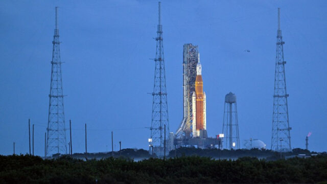 nasa-snova-pereneslo-pusk-rakety-sls-k-lune-5d98147