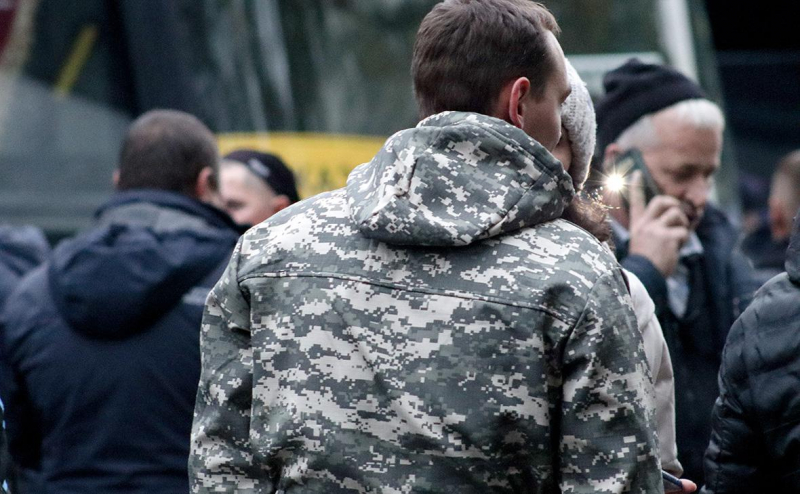 
                    В Думе предложили не мобилизовывать отцов двух детей с беременной женой

                