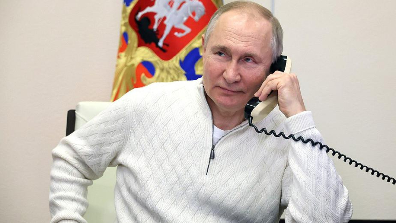 
                    Путин созвонился с семилетним мальчиком с &laquo;Елки желаний&raquo;

                