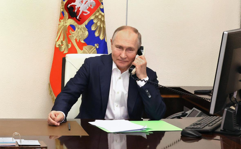 
                    Путин созвонился с семилетним мальчиком с &laquo;Елки желаний&raquo;

                