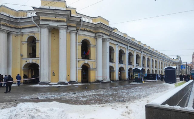 v-centre-peterburga-napali-na-sotrudnika-omona-06988d0