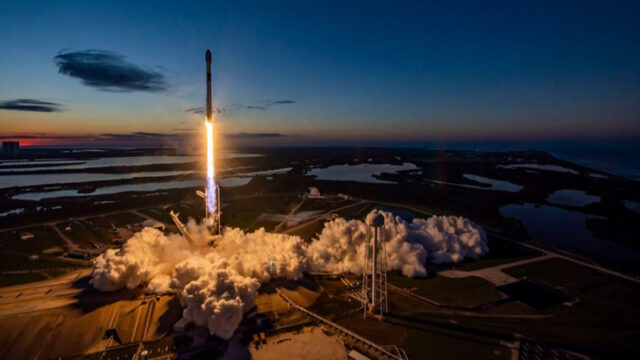 kompanija-spacex-vyvela-na-orbitu-novuju-partiju-sputnikov-svjazi-oneweb-8858837
