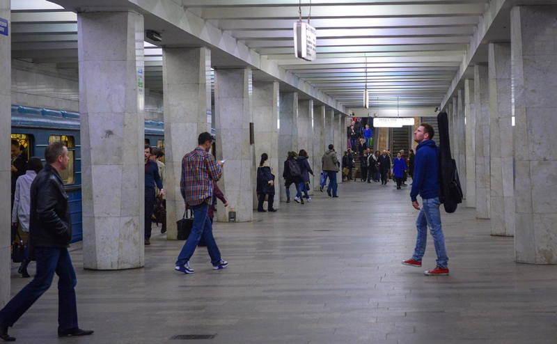 Мужчина толкнул подростка под поезд в метро Москвы
