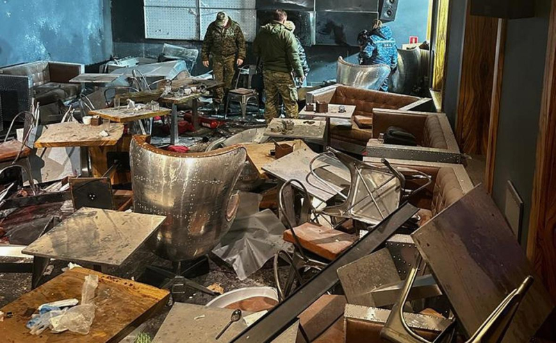 Беглов сообщил о 25 пострадавших при взрыве в баре в Петербурге