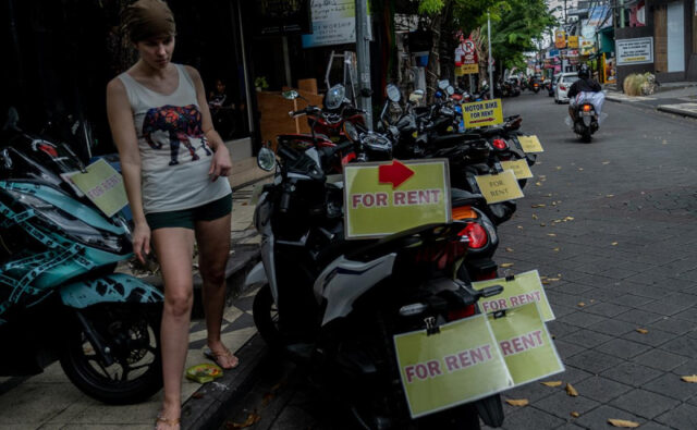 rossijane-rasskazali-s-kakimi-pravami-arendujut-mashiny-i-motocikly-na-bali-ec218e6