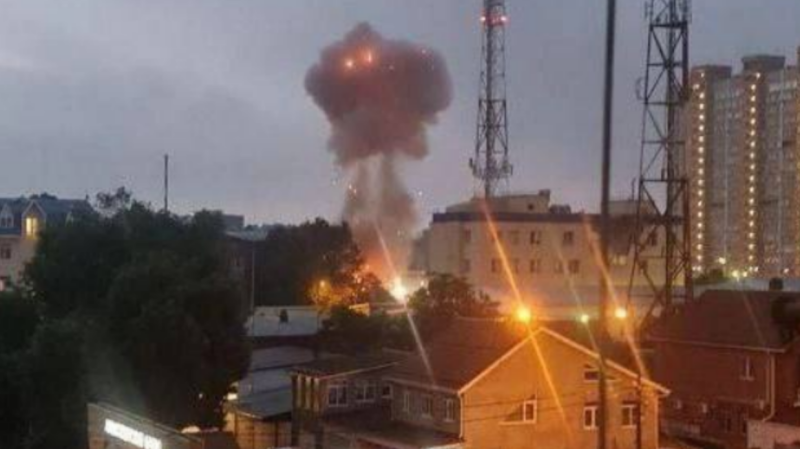 В Краснодаре после взрыва повыбивало окна в жилом доме
