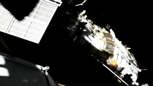 kosmonavty-rf-nachali-vyhod-v-otkrytyj-kosmos-dlja-ustanovki-antenny-na-modul-zvezda-134c27b