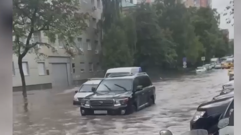 Москвичей снова предупредили о новой волне ливней и гроз