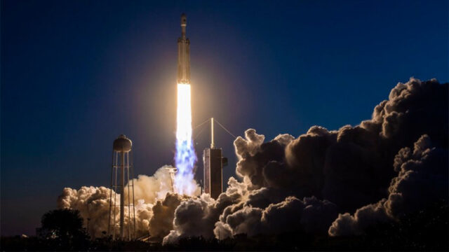 raketa-spacex-zapustila-samyj-tjazhelyj-kommercheskij-sputnik-svjazi-na-orbitu-12e6e62