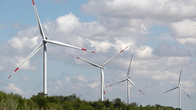 vetrenye-osobo-gibridnye-elektrostancii-obespechat-energiej-vokzaly-v-rf-01f9e03