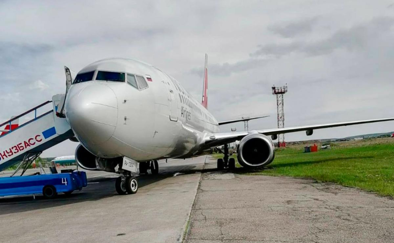 
                    Boeing-737 при посадке в Новокузнецке выкатился за пределы полосы

                