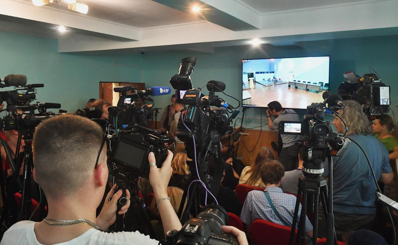 
                    Медведев на латыни оценил приговор Навальному и данные о ВВП России

                