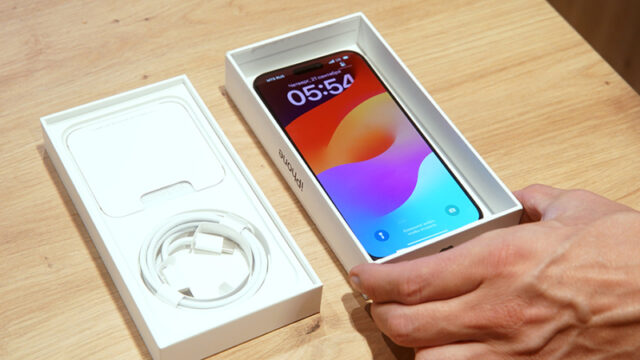 ekspert-rasskazal-mozhno-li-zarjazhat-iphone-15-s-pomoshhju-kabelja-ot-android-38a1490