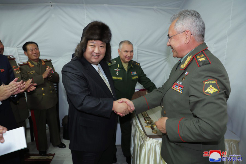 Ким Чен Ыну в России подарили бронежилет и «Герани»