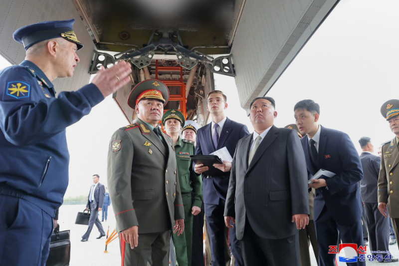 Ким Чен Ыну в России подарили бронежилет и «Герани»