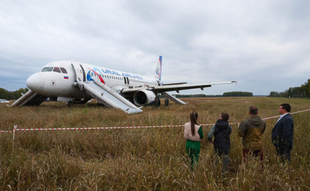 pilot-sevshego-v-kukuruzu-lajnera-pohvalil-ekipazh-avarijnogo-airbus-a320-d1e8107