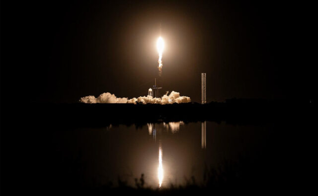 spacex-zapustila-na-orbitu-22-mini-sputnika-starlink-378824e