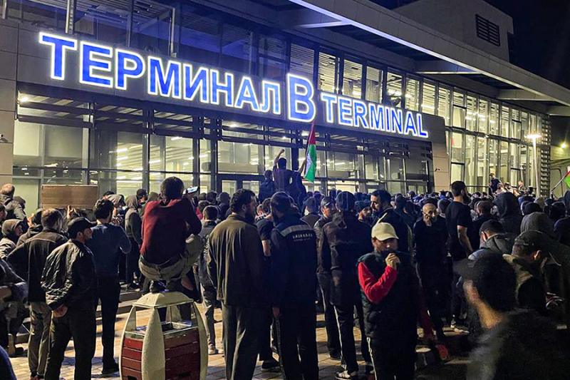 Число задержанных после беспорядков в аэропорту Махачкалы достигло 83