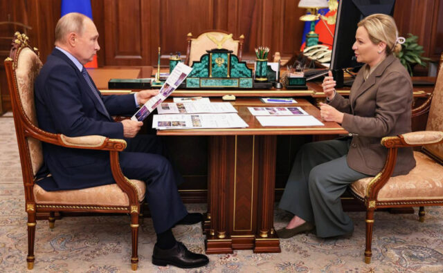 putin-obsudil-s-glavoj-minkultury-kino-cirki-i-muzei-v-novyh-regionah-14f2055