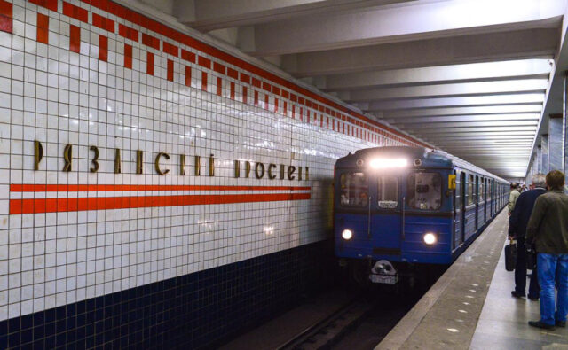 muzhchina-otkryl-strelbu-iz-ruzhja-u-stancii-rjazanskij-prospekt-v-moskve-4db93c1