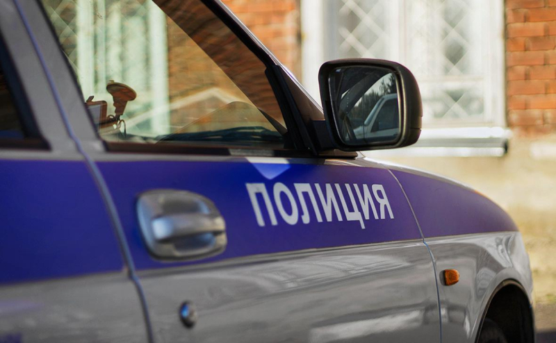 
                    Мужчину задержали за попытку потушить Вечный огонь в Москве

                