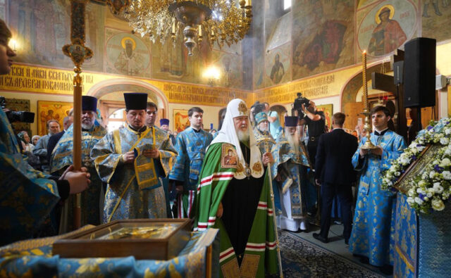 patriarh-vernul-najdennuju-kazanskuju-ikonu-v-sobor-na-krasnoj-ploshhadi-d693d69