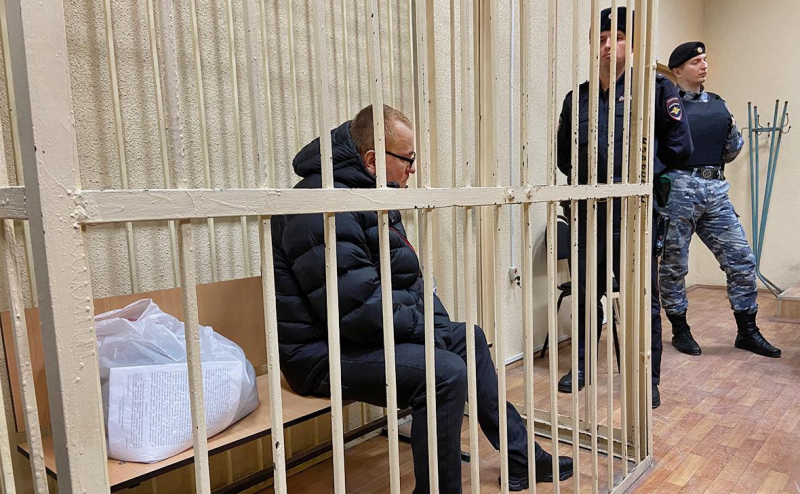 Отца устроившей стрельбу в Брянске школьницы арестовали на два месяца