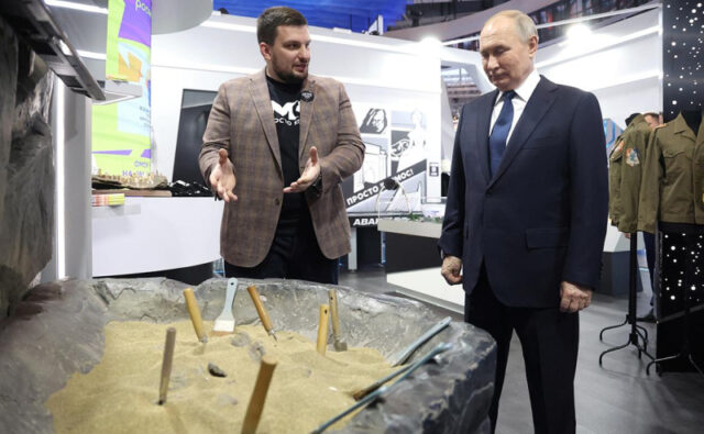 putin-osmotrel-ekspozicii-regionov-na-forume-rossija-3f34e3a