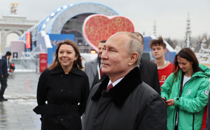 Путин осмотрел экспозиции регионов на форуме «Россия»