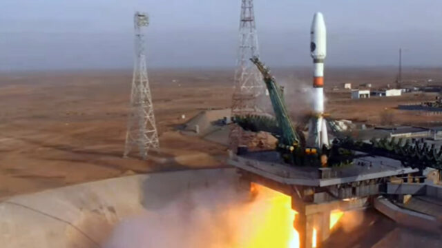 raketa-sojuz-21b-so-vtorym-sputnikom-arktika-m-startovala-s-bajkonura-1606da8