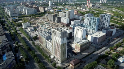 Школа в Находке объяснила номер на сцене с физруком в образе Снегурочки