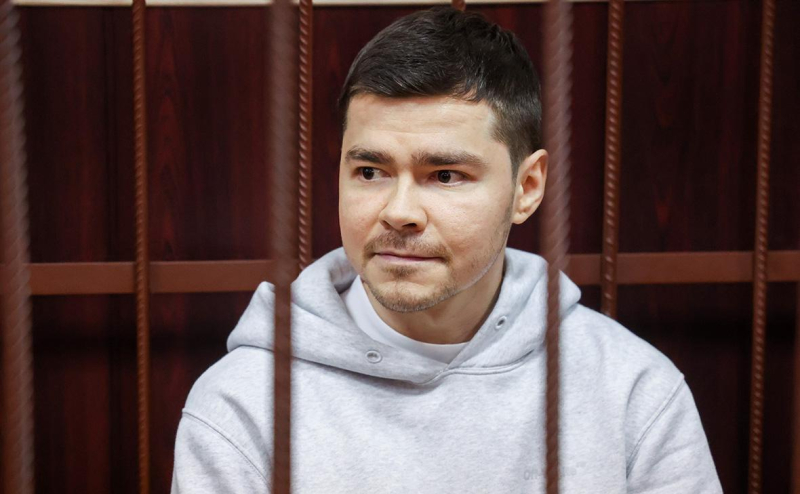 
                    Суд продлил на два месяца арест блогеру Аязу Шабутдинову

                