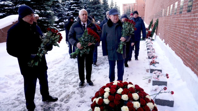 nauchnye-cennosti-na-krasnoj-ploshhadi-pochtili-pamjat-kurchatova-2b1f1e9