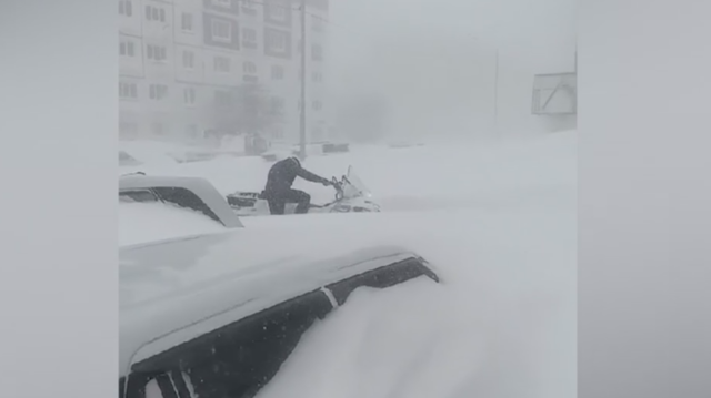 tonnel-v-snegu-chtoby-vyjti-iz-doma-sahalin-zavalilo-sugrobami-3ec177a