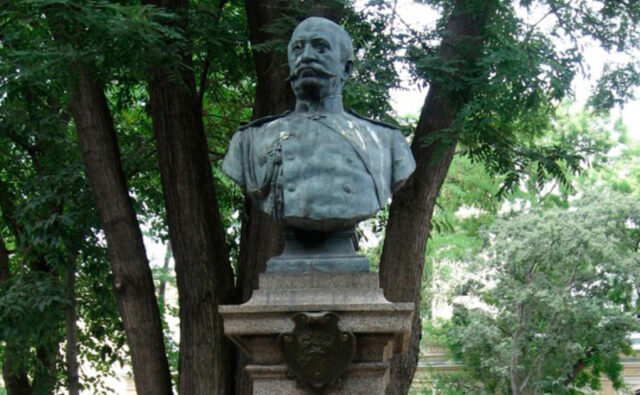 v-varne-vosstanovili-pamjatnik-rossijskomu-grafu-nikolaju-ignatevu-00276ea