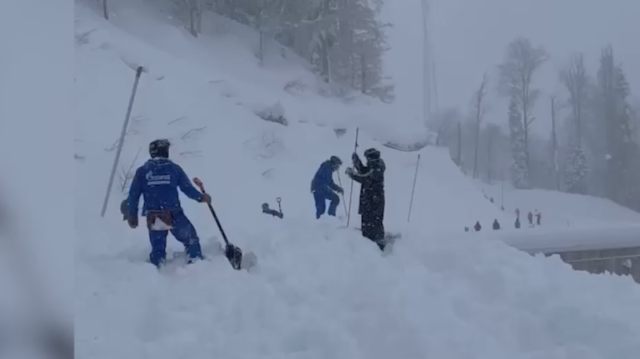 kadry-poiska-na-kurorte-v-sochi-popavshih-pod-lavinu-ljudej-71f79d9