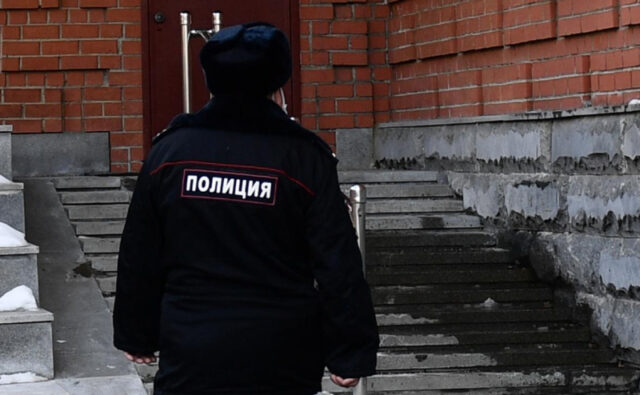 v-chechne-troe-vooruzhennyh-prestupnikov-napali-na-policejskogo-05322a5