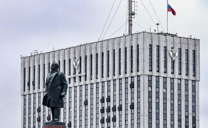 
                    В Ростове начали проверку после сообщений о радужном флаге

                