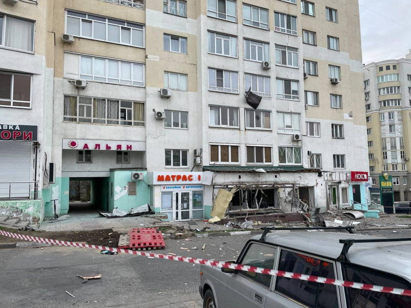 
                    При взрыве в жилом доме в Париже погибли три человека

                