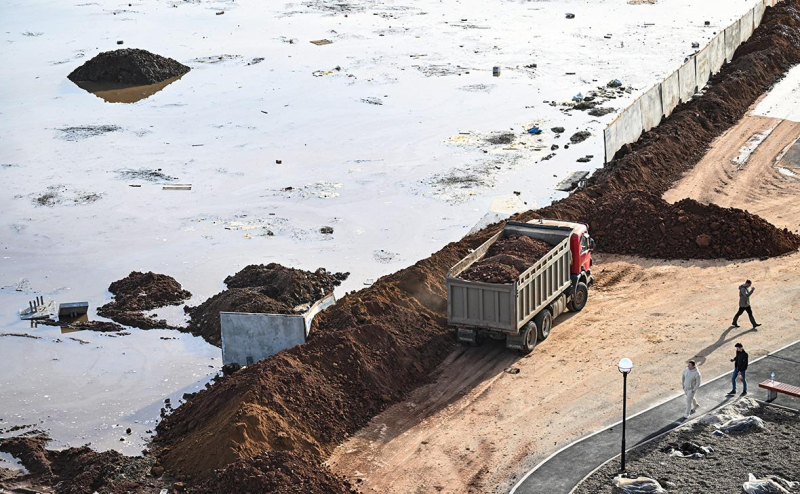 
                    Уровень воды в Сакмаре близ Оренбурга поднялся выше опасного

                
